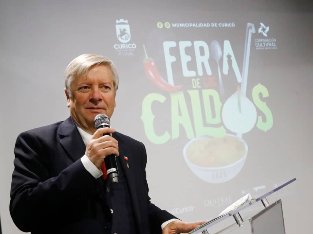 Municipio de Curicó lanzó Feria de los Caldos 2025 en la región Metropolitana