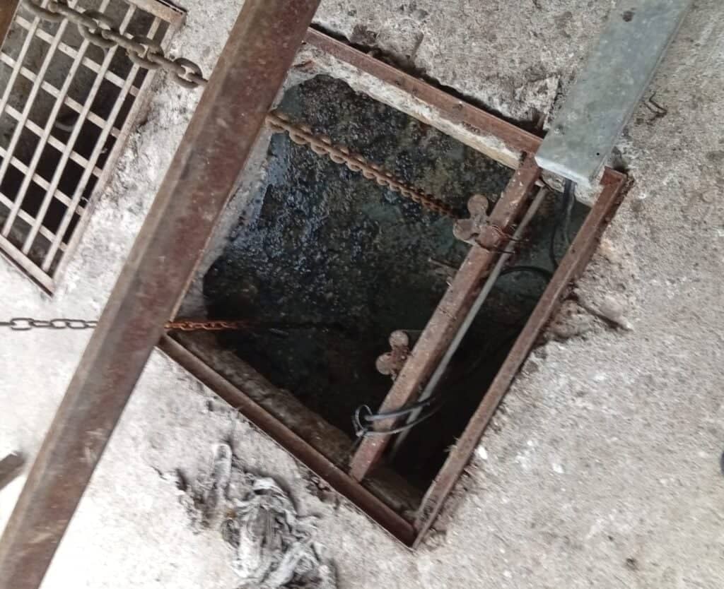 Fallas y sobrecarga causan colapso de alcantarillado en sector La Obra de Curicó