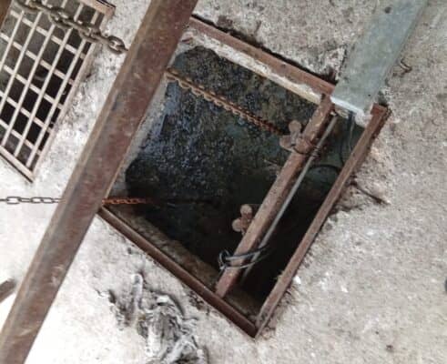 Fallas y sobrecarga causan colapso de alcantarillado en sector La Obra de Curicó