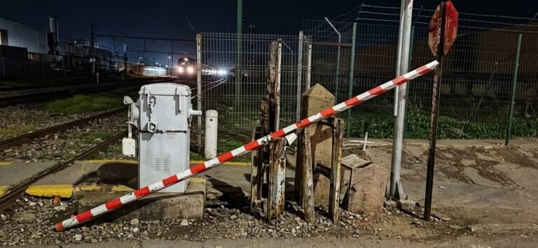 Presidente de EFE aborda fallas en cruces ferroviarios de Curicó y apunta al vandalismo como principal causa