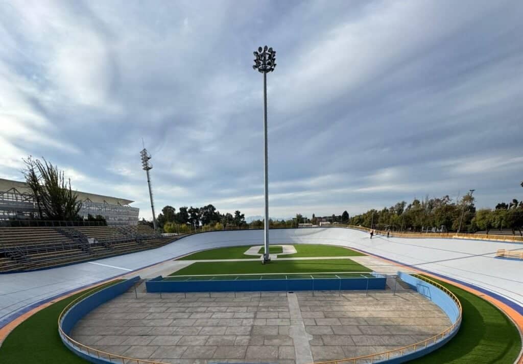 Exigen auditoria al IND: Ciclistas denuncian graves deficiencias en el velódromo de Curicó