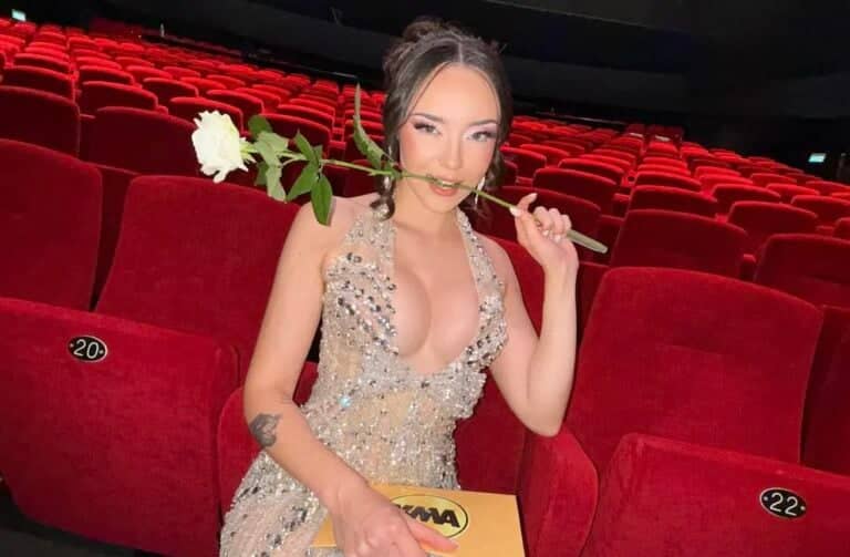 Actriz curicana Catherine Knight gana dos premios en los Euro XMAs 2025