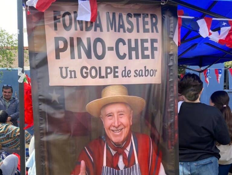 Polémica en Talca por fonda escolar que usó imagen de Augusto Pinochet