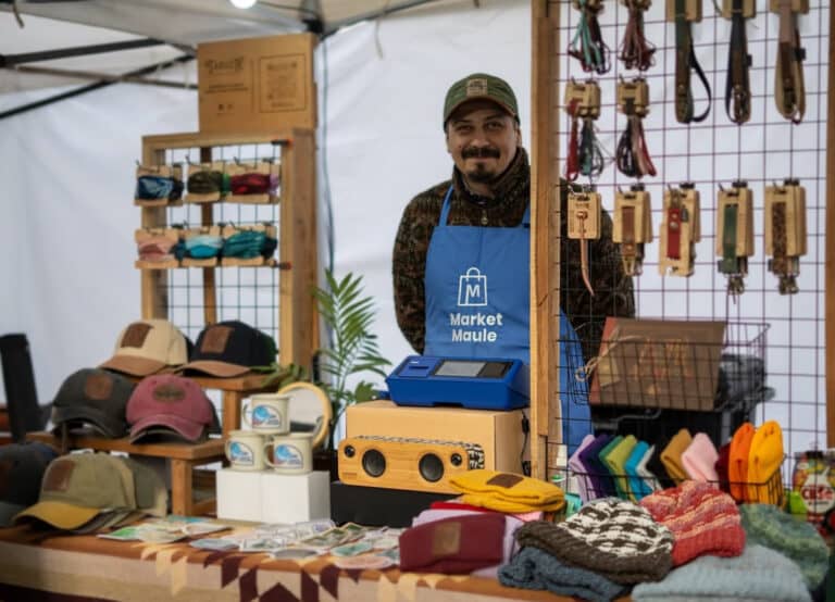 Emprendedores se reúnen en la Expo Market Maule de Molina