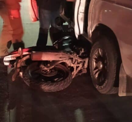 Motorista se salva milagrosamente tras ser impactado por camioneta en Curicó