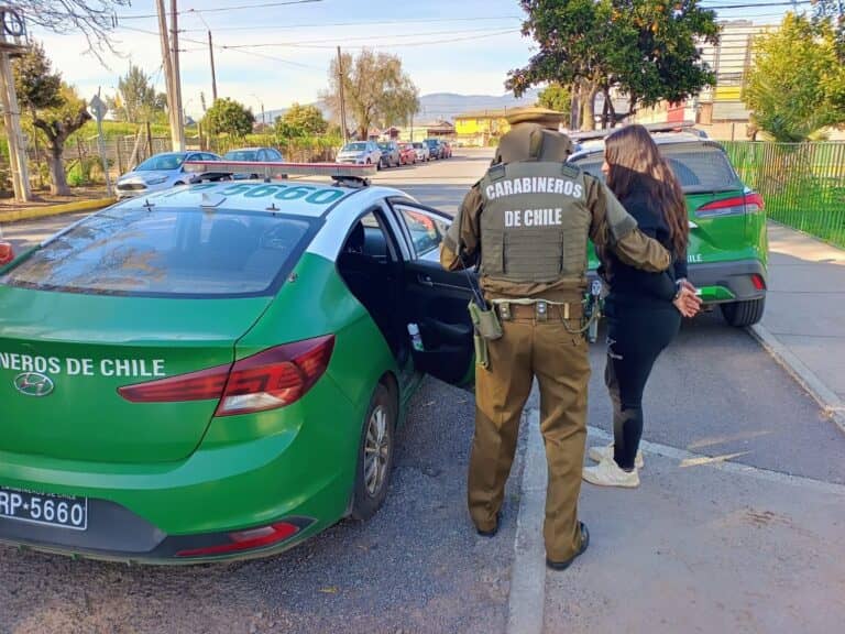 Carabineros detiene a dos personas con órdenes de detención vigentes en Sagrada Familia