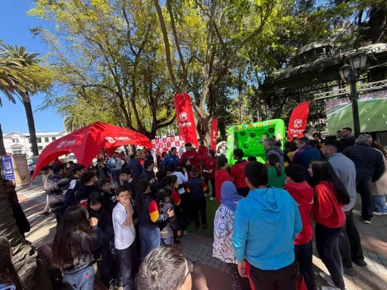 Estudiantes de Curicó disfrutaron del “Fan Fest” del Mundial de Fútbol Sub-20 Chile 2025