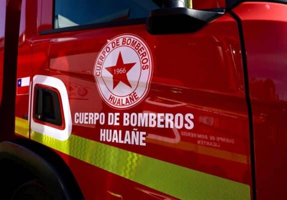 Alcaldesa de Hualañé detalló trabajo del municipio con Bomberos para implementar mejoras en su labor