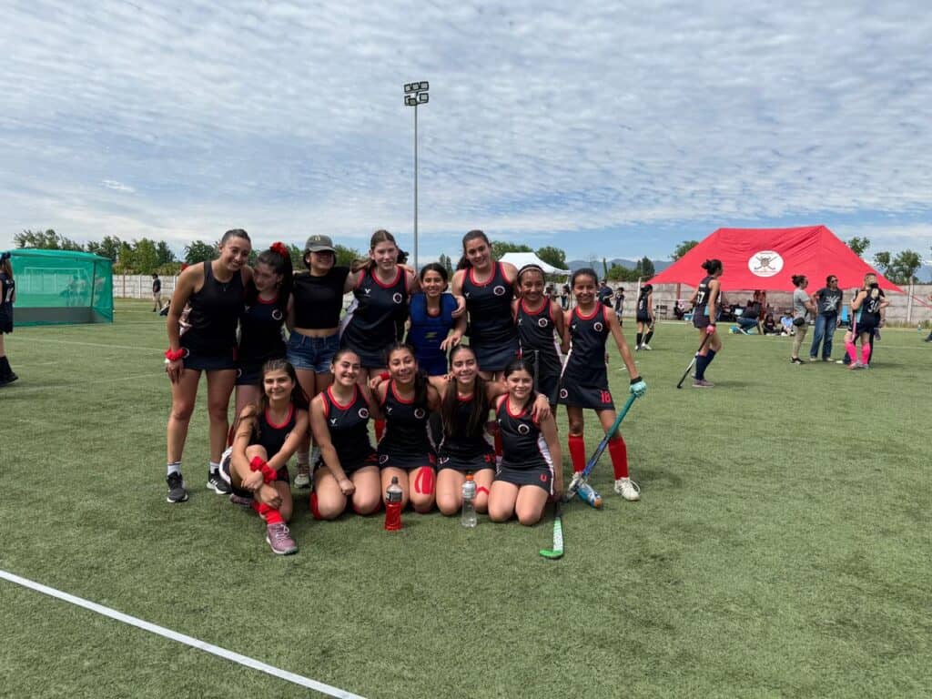 Newen Hockey Club se titula campeón zonal clasificando con sus categorías Sub 14 y adulta a la final nacional