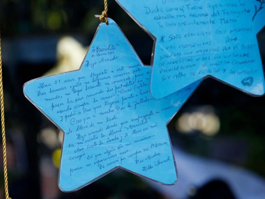 Más de cien personas participaron de “Ceremonia de la Luz” para recordar a bebés estrella en Curicó