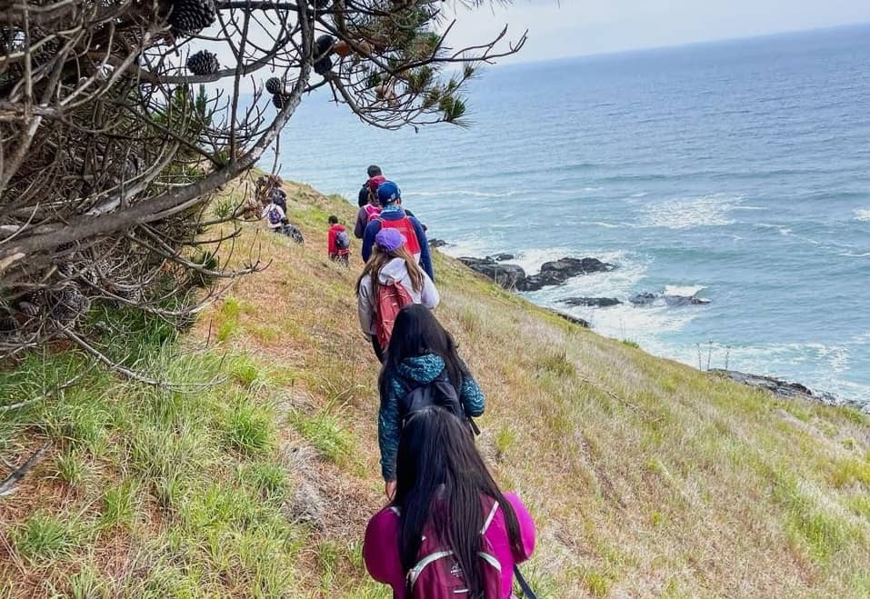 Trekkeros curicanos completan penúltima salida al Faro Trilco de Vichuquén