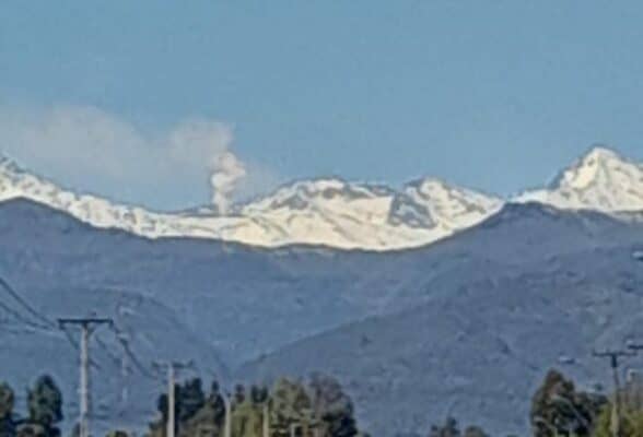 SERNAGEOMIN confirma: Emisión de ceniza en Volcán Planchón-Peteroa es parte de actividad "esperada"