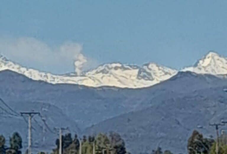 SERNAGEOMIN confirma: Emisión de ceniza en Volcán Planchón-Peteroa es parte de actividad "esperada"