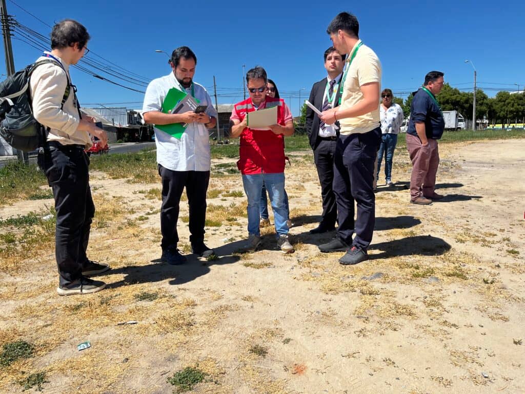 Autoridades visitan lugar de construcción del primer Parque Solar Comunitario en Curicó
