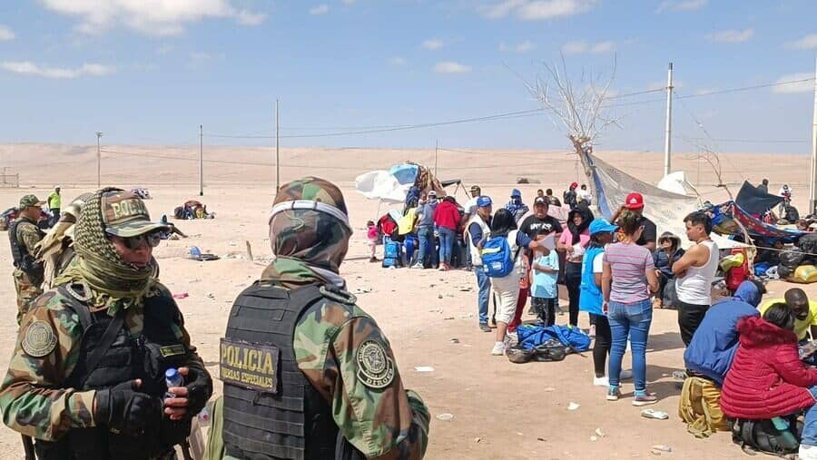 Ejército peruano refuerza frontera con Chile ante presencia migratoria