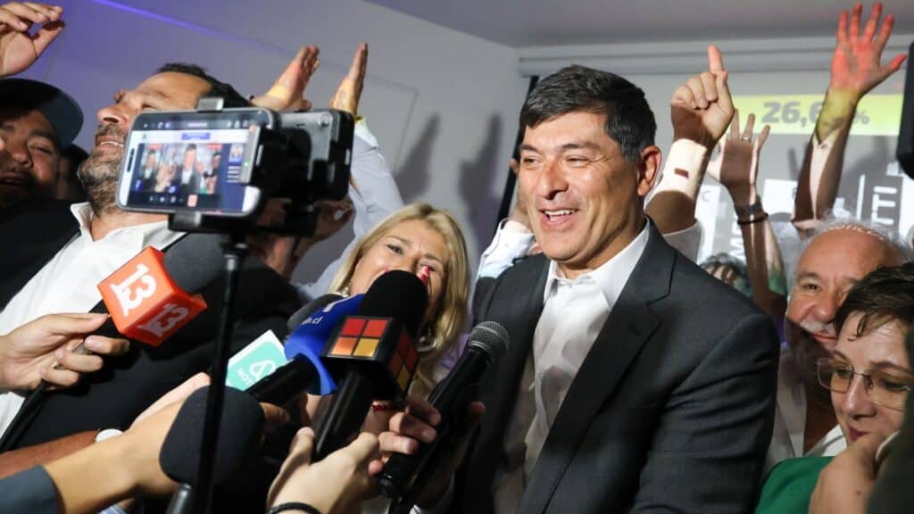 PDG define en consulta digital apoyo a Kast, Jara o voto nulo