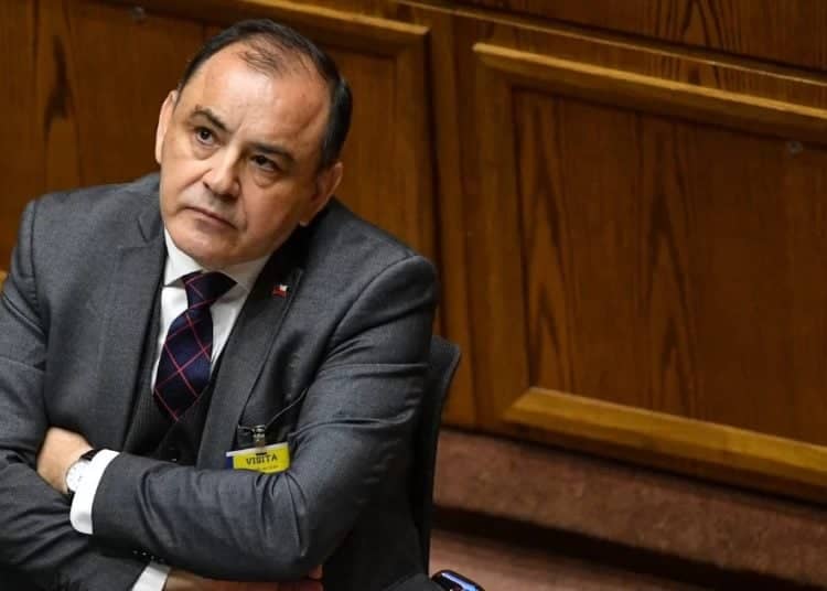 Senado destituye a ministro Ulloa e inhabilita del Poder Judicial por cinco años
