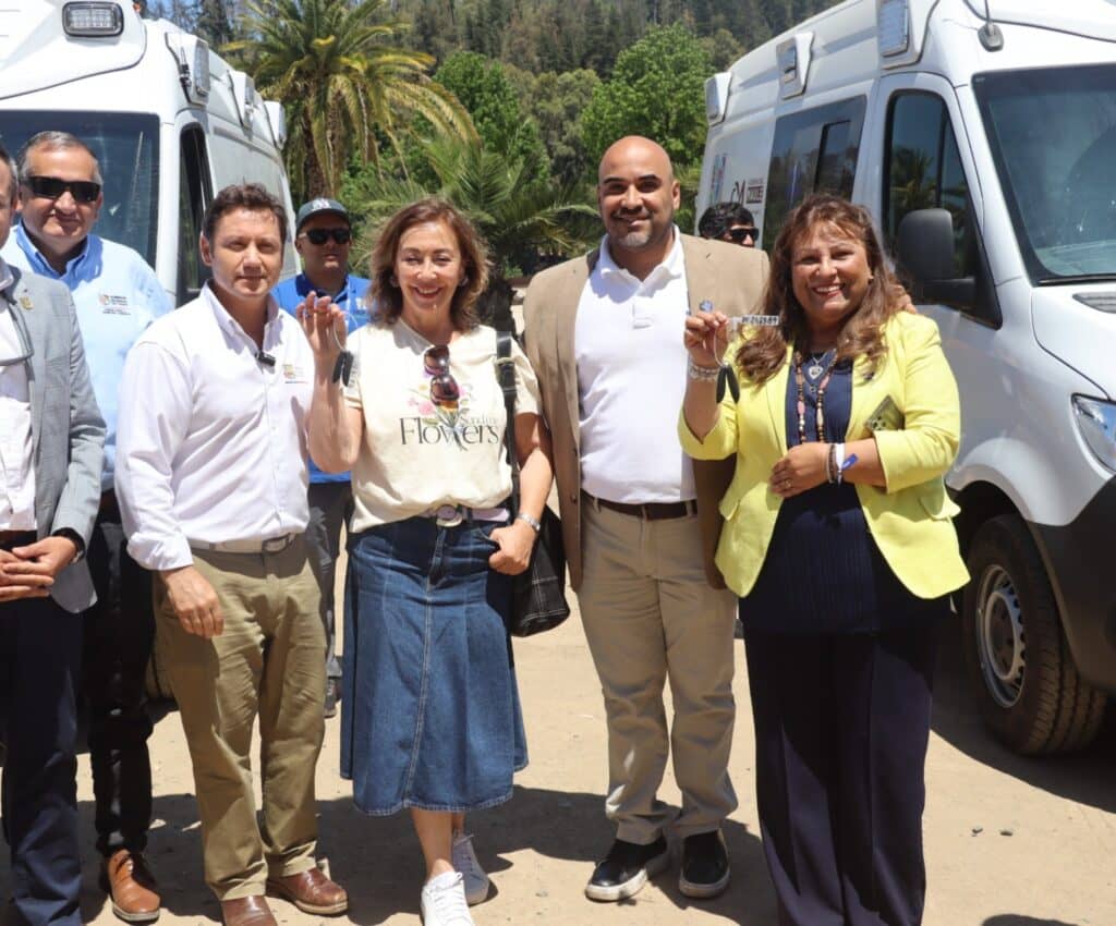 Municipio de Molina recibió dos nuevas ambulancias del Gobierno Regional del Maule