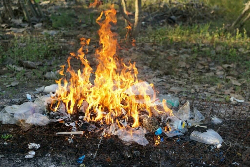 Formalizarán a mujer por encender fogatas en Pelarco durante Alerta Roja