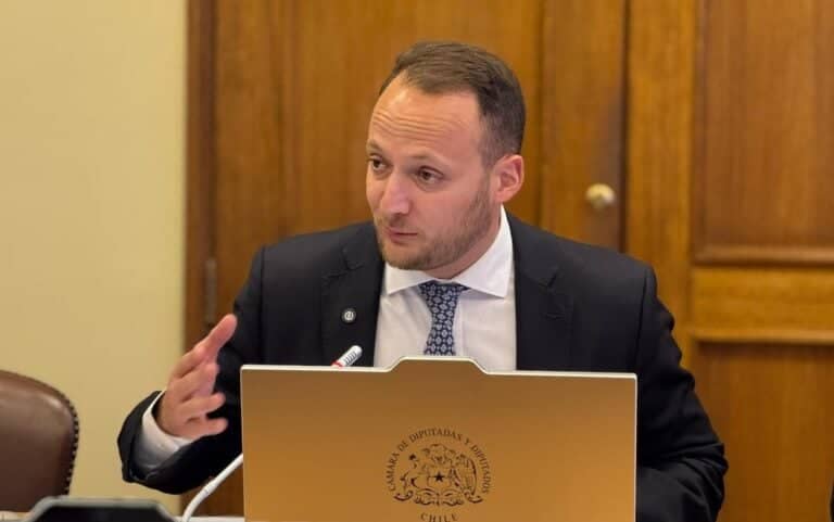Diputado Guzmán reitera que se decrete "emergencia sanitaria" en el Lago Vichuquén