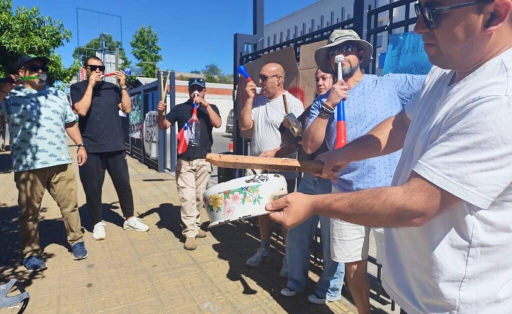 Paralización de la ACHS en Curicó: Trabajadores cumplen quinto día de huelga y suspenden atención nocturna