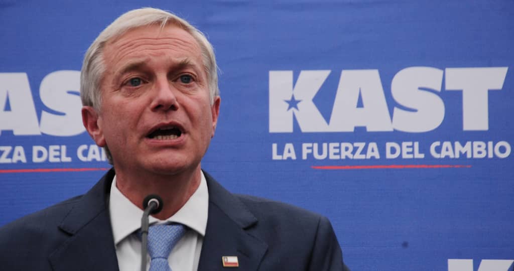 Kast asegura “1.200.000 asesinados al año” y luego se enreda aún más al corregir la cifra