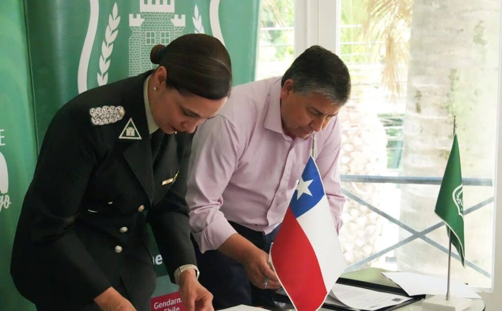 Teno y Gendarmería firman acuerdo histórico para la reinserción social