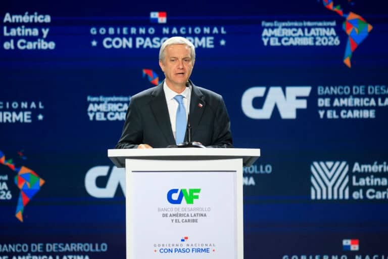 Kast propone "una nueva etapa" de acercamiento político y comercial con Bolivia tras foro en Panamá