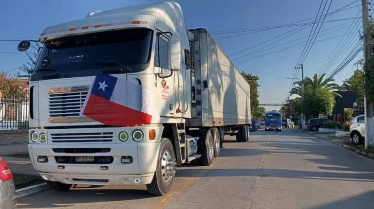 Solidaridad sobre ruedas: Teno envía camión con 7.000 unidades de ayuda humanitaria a la comuna de Penco