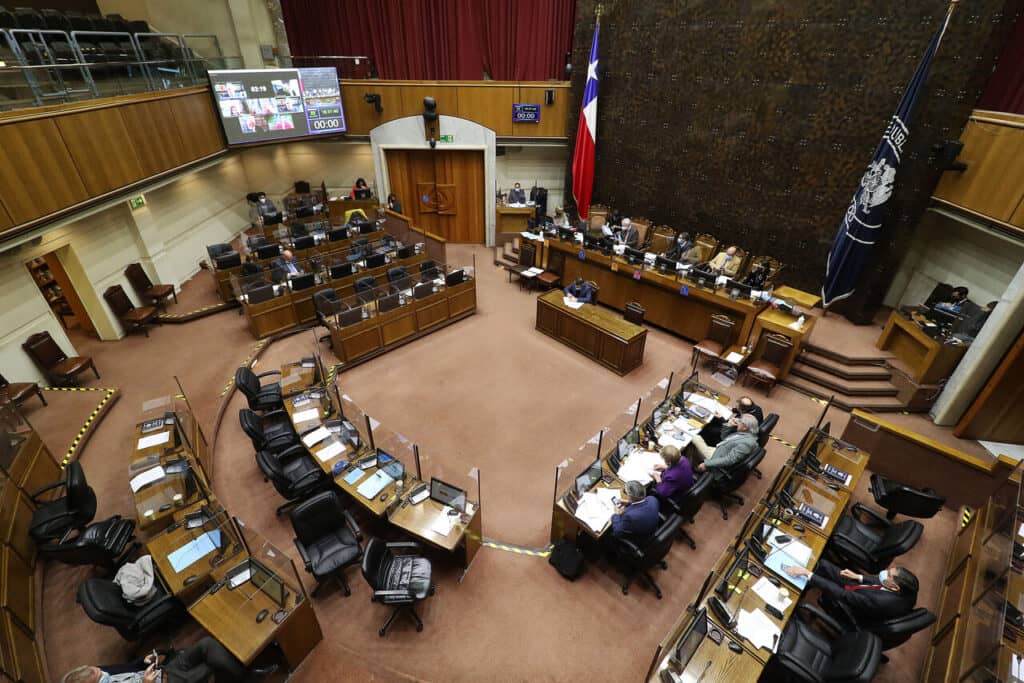 Senado debate polémico proyecto de cumplimiento alternativo de penas: Ejecutivo acusa "graves falencias técnicas"