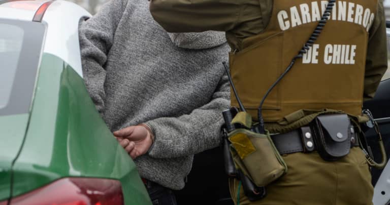 Carabineros detiene a sujeto tras robar más de 30 cajas de preservativos en Parral