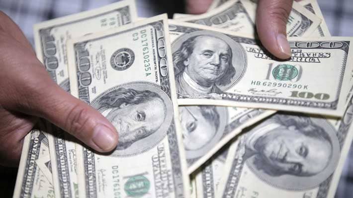 Dólar registra alza en jornada marcada por tensiones arancelarias y repunte del cobre