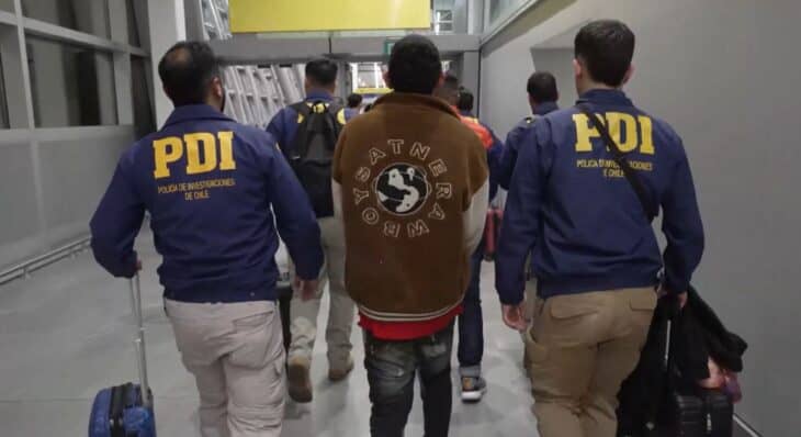 PDI concreta la expulsión de dos ciudadanos extranjeros y detecta irregularidades migratorias en Toma ilegal de Curicó