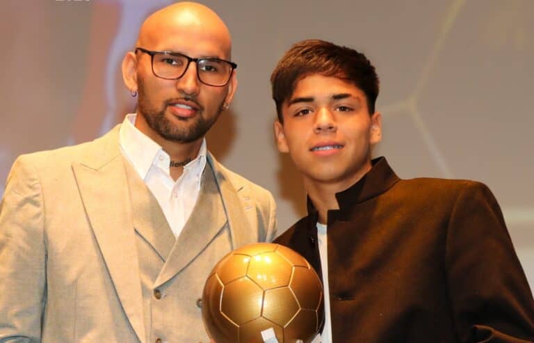Johan Aravena gana el Balón de Oro en la Gala "Locos por el Fútbol" 2025