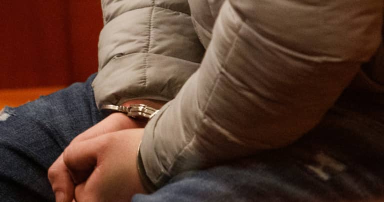 Carabineros detiene a hombre que se atrincheró armado tras agredir a su esposa en Lontué