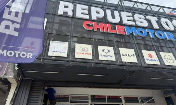 Detienen a sujeto tras protagonizar destrozos en locales comerciales de la Avenida Camilo Henríquez