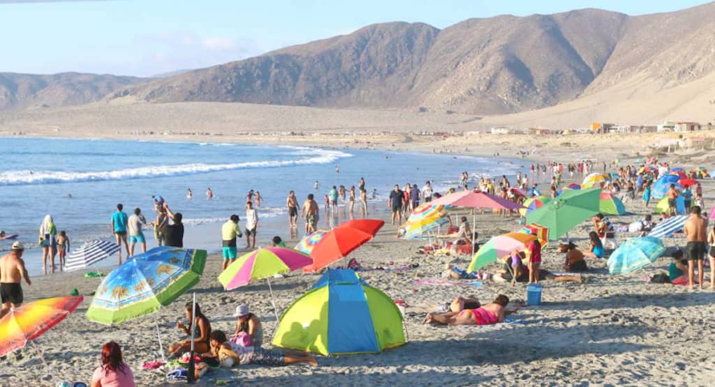 Dos adultos fallecen intentando rescatar a un niño en balneario de Chañaral