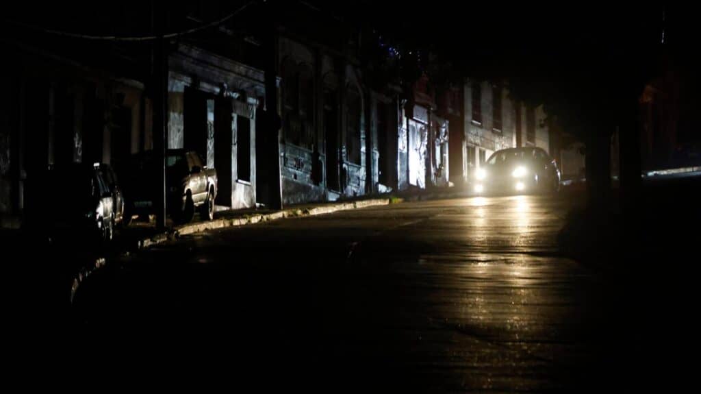 Prolongado corte de luz afecta a la costa curicana: Alcalde de Licantén lanza duras críticas contra CGE