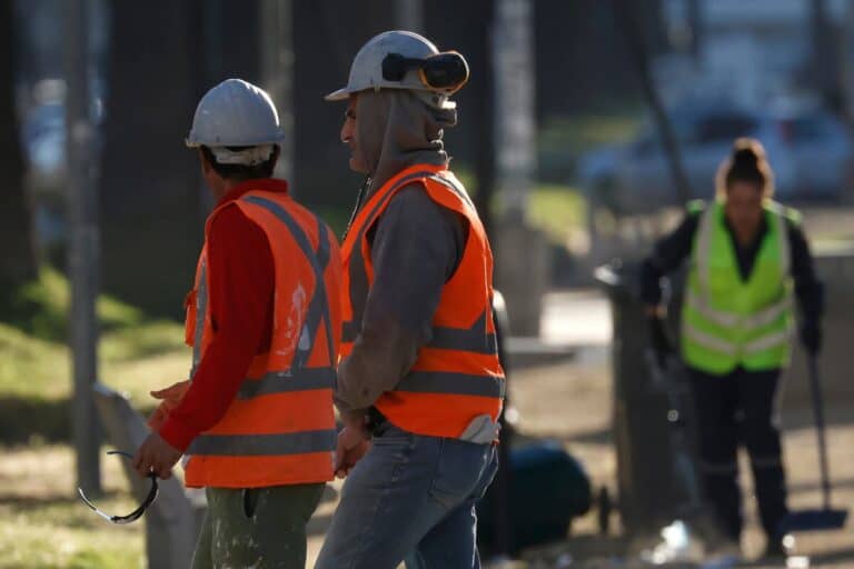 Ley de 40 horas avanza con nueva reducción programada para 2026