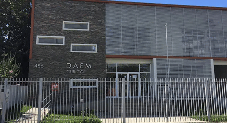 DAEM Curicó confirma separación de funciones de docentes por denuncias de acoso y detalla ausencia de polémico asesor