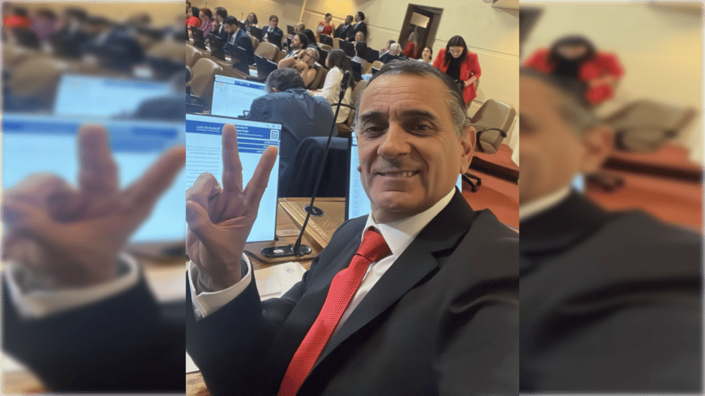 Javier Muñoz asume como diputado con el compromiso de mantener "los pies en la tierra"