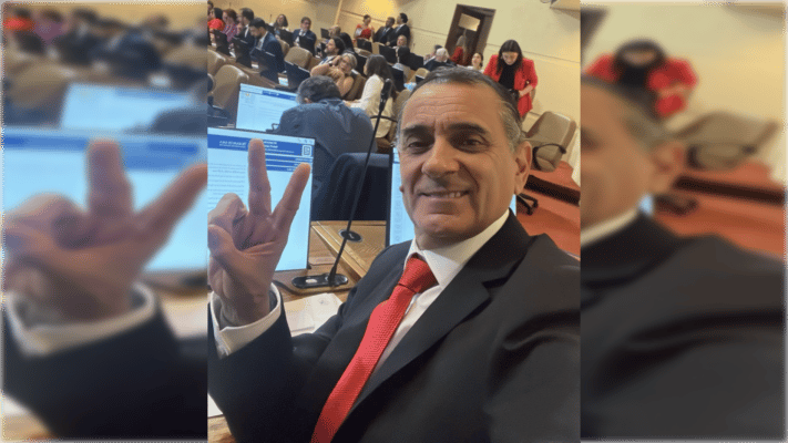 Javier Muñoz asume como diputado con el compromiso de mantener "los pies en la tierra"