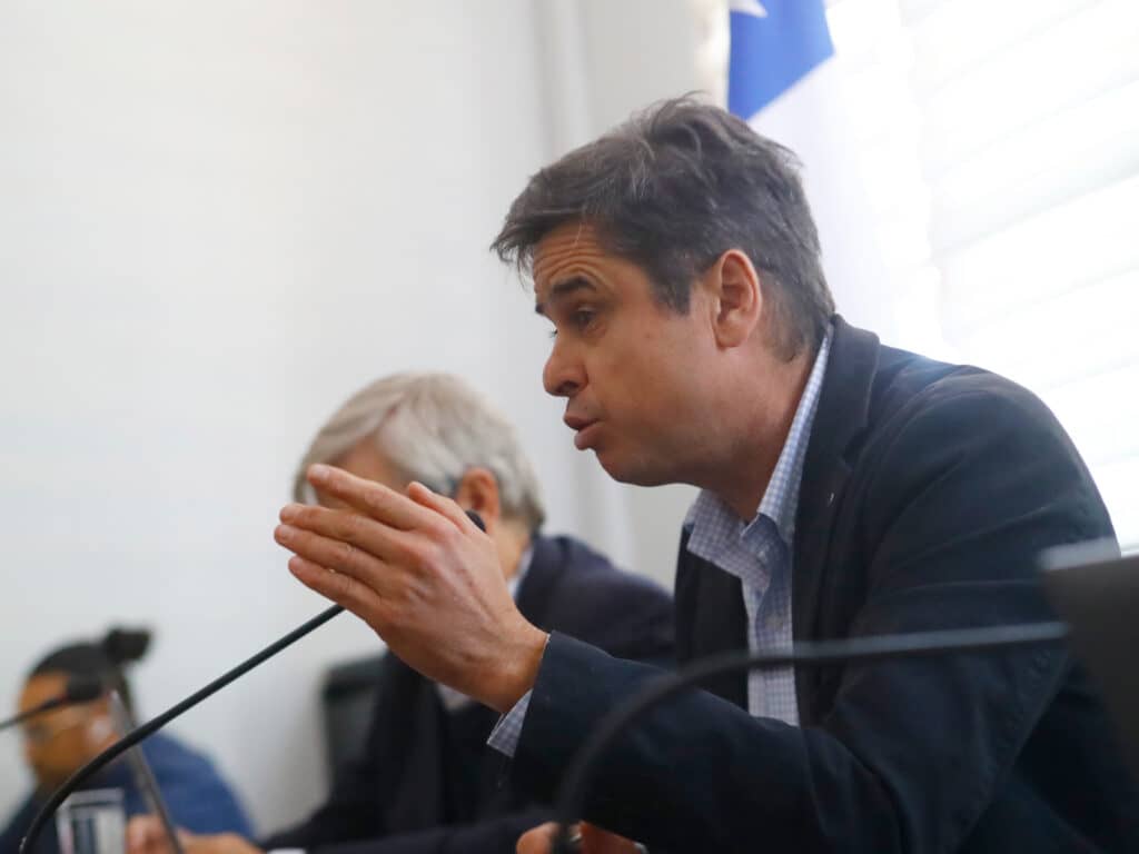 Comisión de Seguridad Pública aborda ola de robos de medidores en Curicó