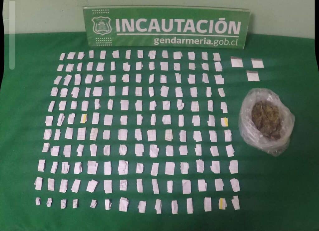 Gendarmería frustra ingreso de más de 300 envoltorios de droga y celulares lanzados hacia la cárcel de Curicó