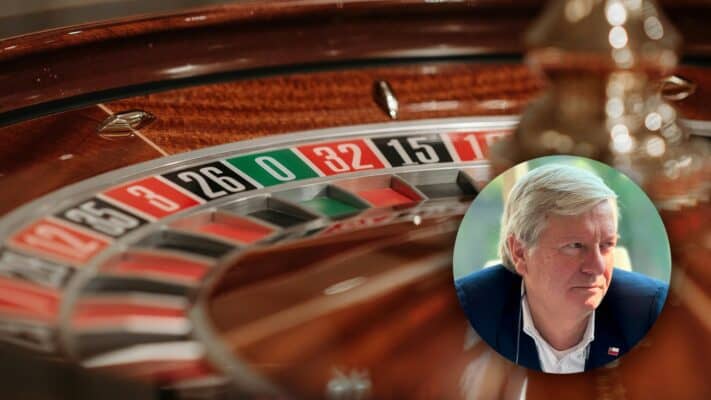 Multas e incluso la destitución: Las sanciones que arriesga el alcalde de Curicó por asistir al casino de Antofagasta