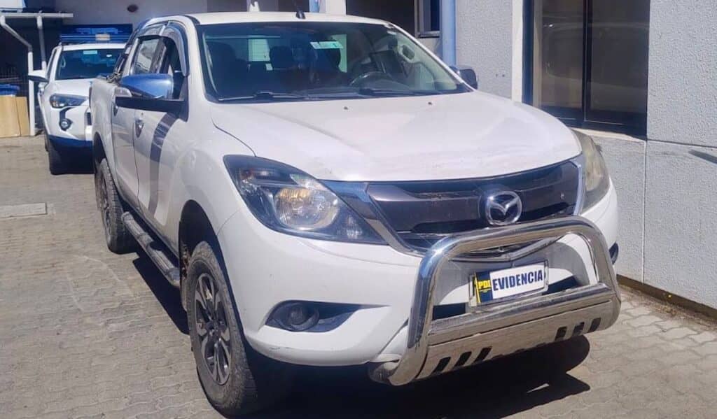 PDI aclara dos robos de camionetas: Desarticulan desarmaduría clandestina en la capital y recuperan vehículo