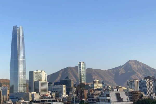 Actividad económica chilena retrocede 0,1% en enero, incumpliendo expectativas de crecimiento