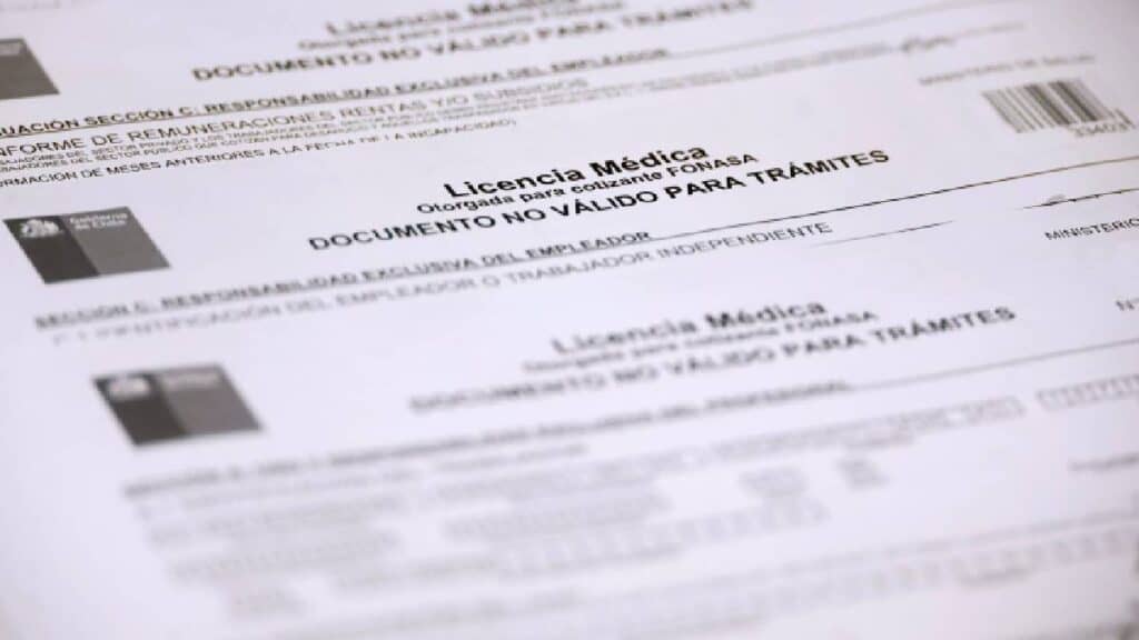 Contraloría: 59 funcionarios municipales de Curicó trabajaron de manera particular con licencia médica