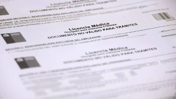 Contraloría: 59 funcionarios municipales de Curicó trabajaron de manera particular con licencia médica