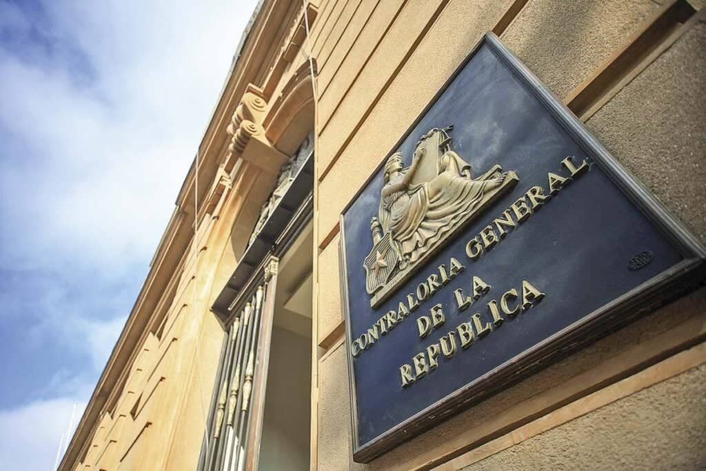 Contraloría desestima denuncia de concejala por horas extras de funcionaria municipal en Curicó